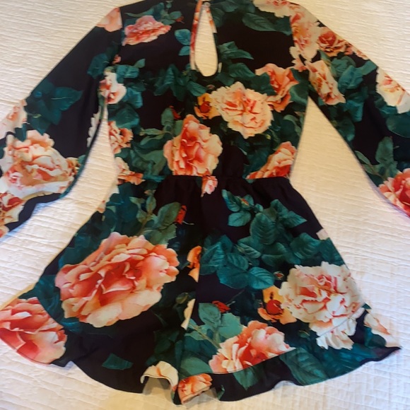 NWT SMYM floral rose romper size small - Picture 7 of 12